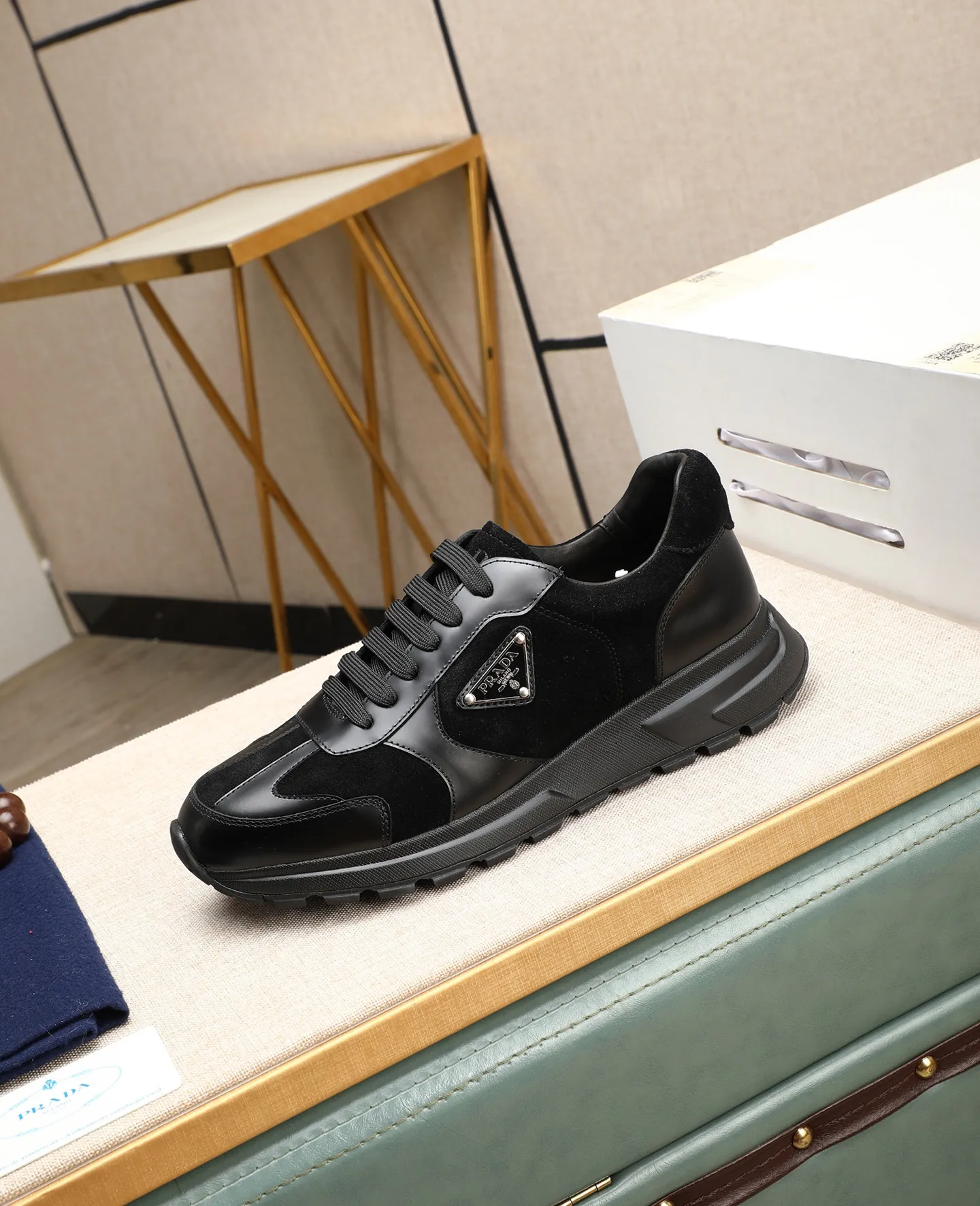 Men's shoes 💰600 Top quality New hot models on the official website, timeless for a century, 🆘 Trendy brand (Prada) mainly promotes hot models, avant-garde and versatile fashion men's shoes private version molding, cowhide surface splicing 1:1 oil edge treatment... fashionable and simple, original imported cowhide lining cowhide feet; the atmosphere and personality are more fashionable, eye-catching and pursuing class, it will subvert the old idea and be a must-have for fashion trendsetters with you! Must keep it for yourself! High-end comfort, high-end quality workmanship. Size: 38-44 Various colors available. full package